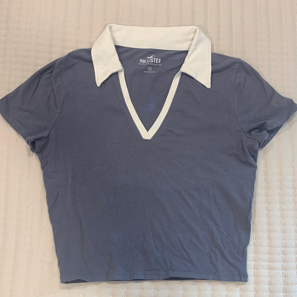 Hollister Women's Gray V-Neck Polo Tee